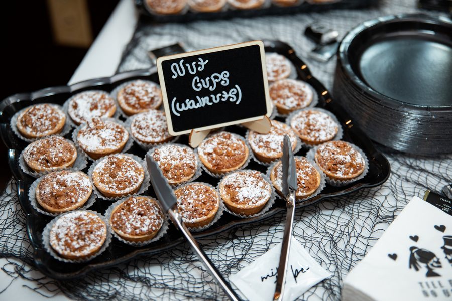 Powdered-sugar nut cups on a Maravela's dessert table