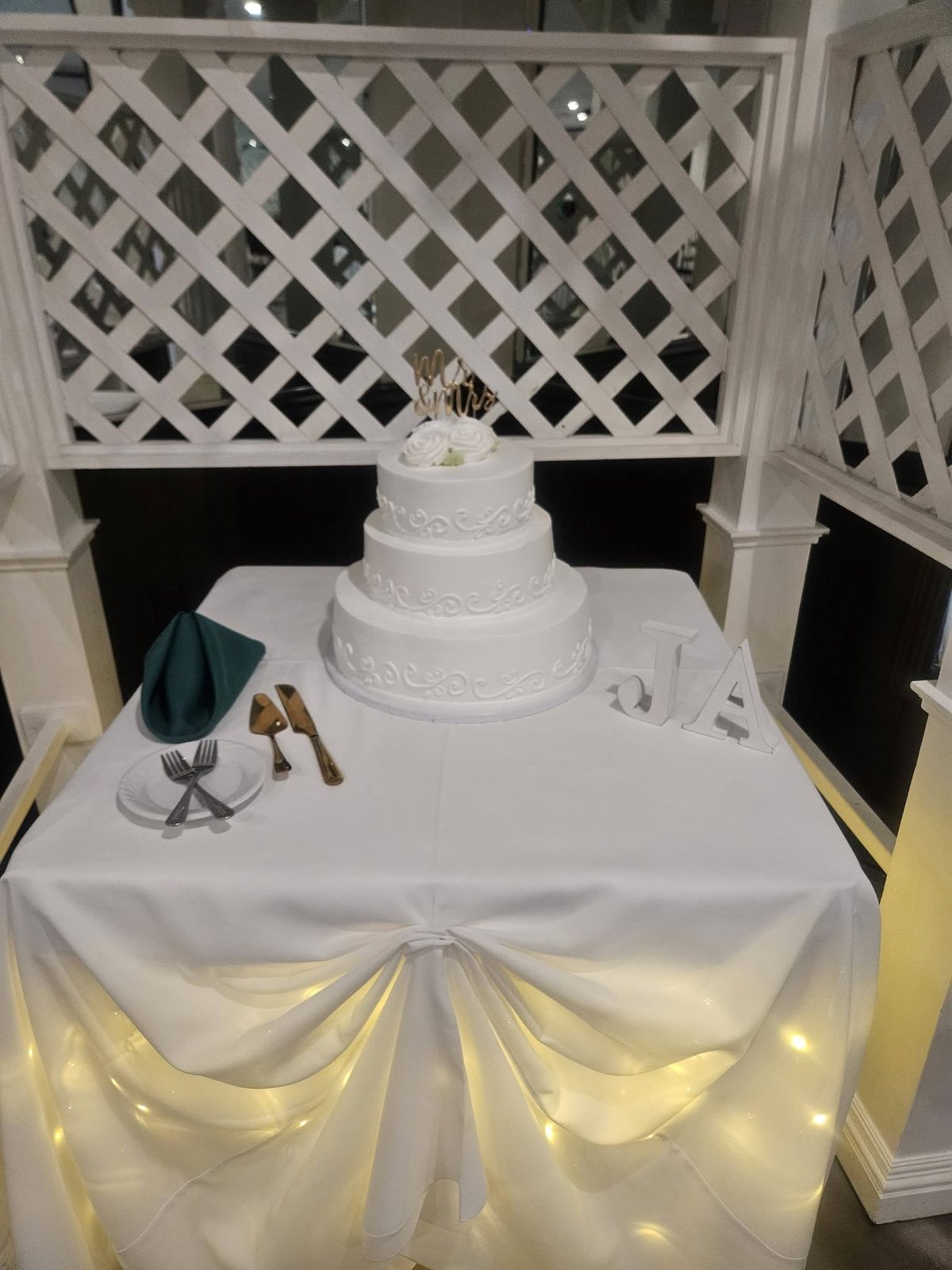 Three-tier wedding cake on the cake table at Maravela's